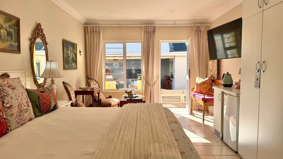 6 Bedroom Property for Sale in Gordons Bay Village Western Cape